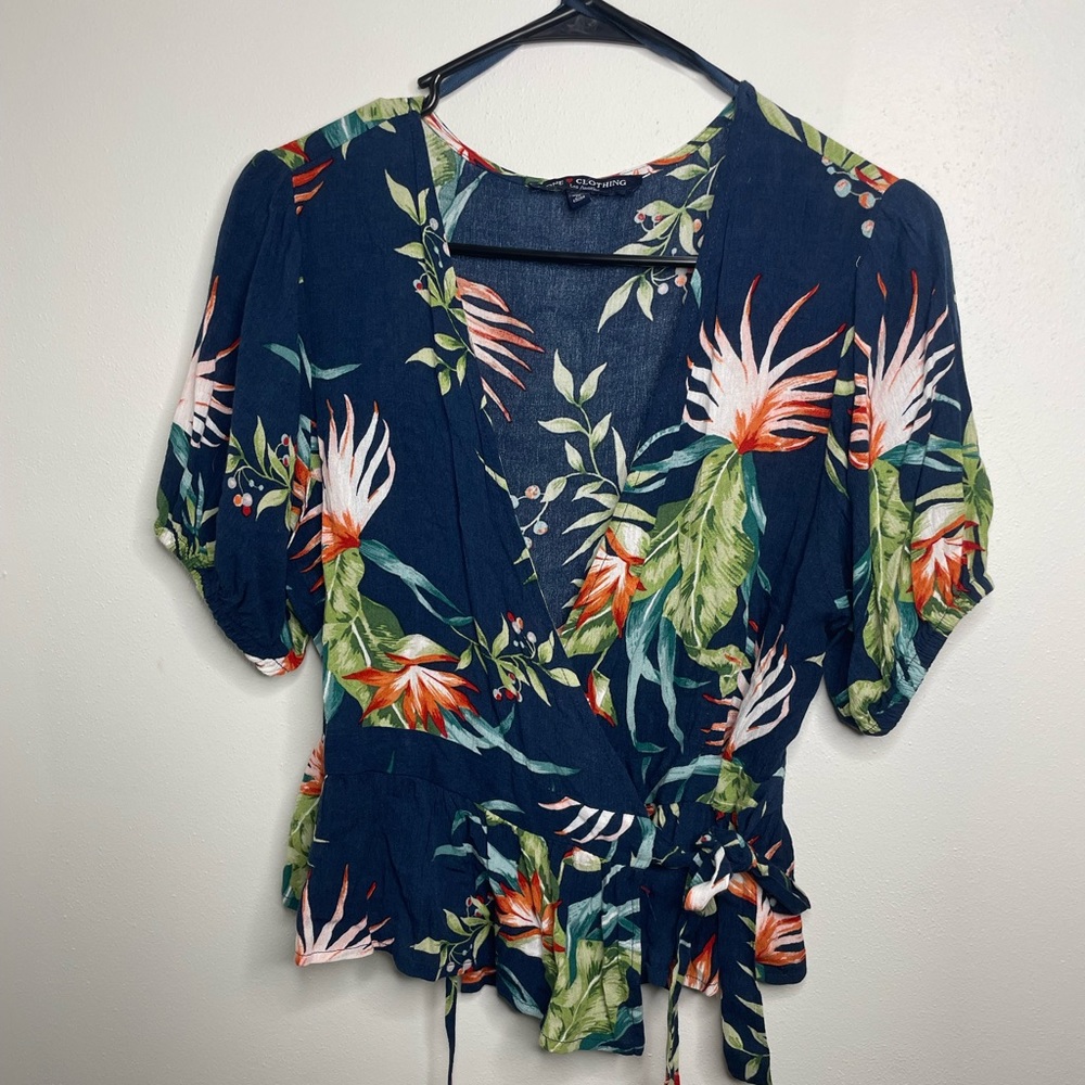 One ❤️ Clothing. Tropical Pattern Crop Top. Size L.